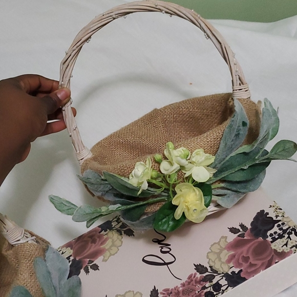 White, rustic baskets - Picture 4 of 5